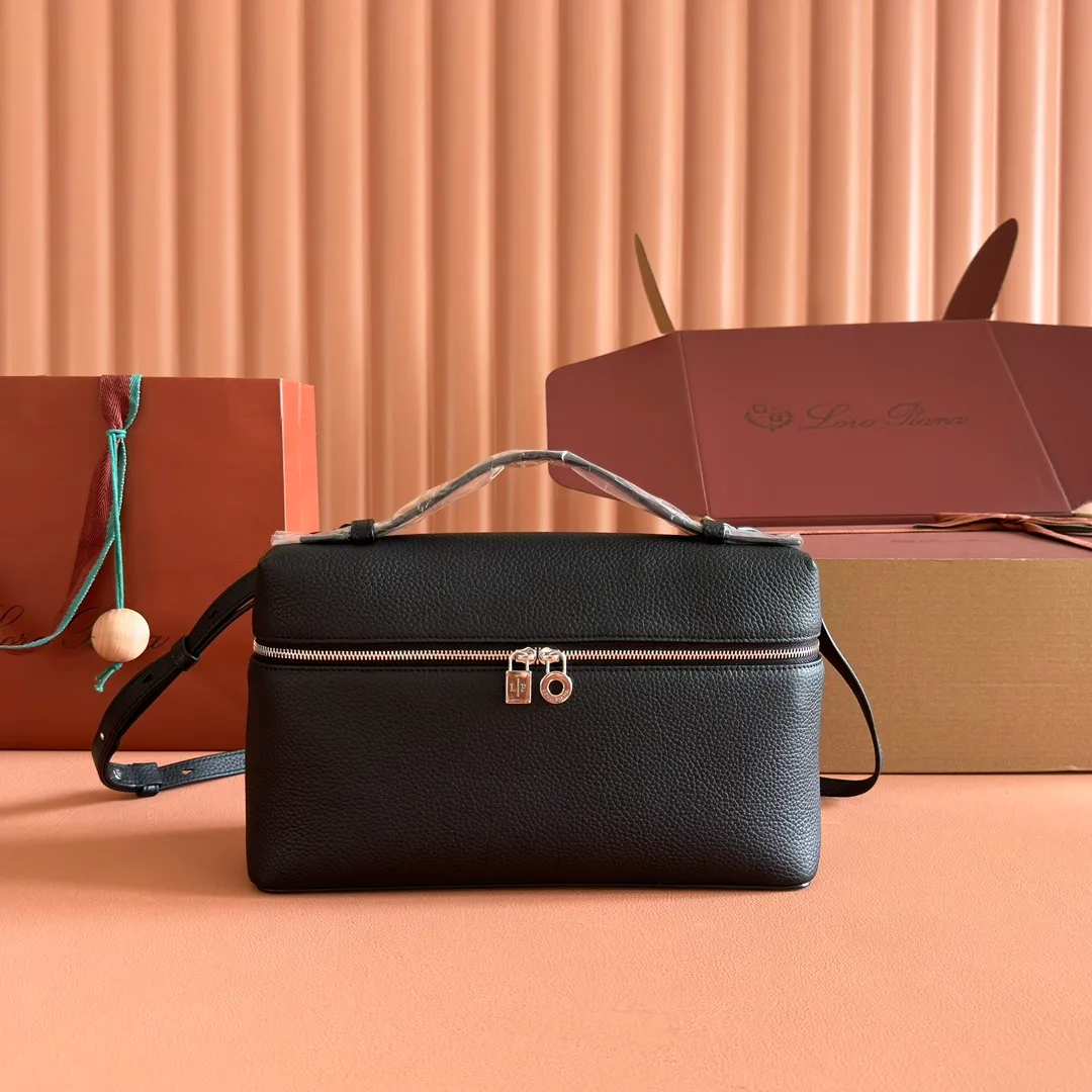 p1280💋💋💋【Original leather all-steel configuration counter complete package】𝐋𝐨𝐫𝐨 𝐏𝐢𝐚𝐧@ Extra pocket L27 series handbag/crossbody bag The most comfortable life is when it is not defined, just like loro The material design of pian@ does not require complicated design styles. The simple and soft outline is elegant and durable, like an exquisite cosmetic case, which perfectly balances appearance and functionality. The leather is delicate and feels as soft as butter. The small bag has a large capacity. It is not only portable with a thin shoulder strap, but can also be worn cross-body. Sisters who have a special liking for minimalist style can buy it. It is simple and versatile. The simpler, the more different. Stars and Instagram celebrities are all planting it. There are two sizes of 19 cm and 27 cm. One is exquisite and casual, and the other is elegant and grand. Dimensions: length 27×width 10×height 16cm (with shoulder strap)